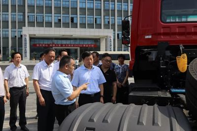 市委書記深入張灣區(qū) 現(xiàn)場(chǎng)為八大專用汽車工業(yè)項(xiàng)目發(fā)展“把脈開方”